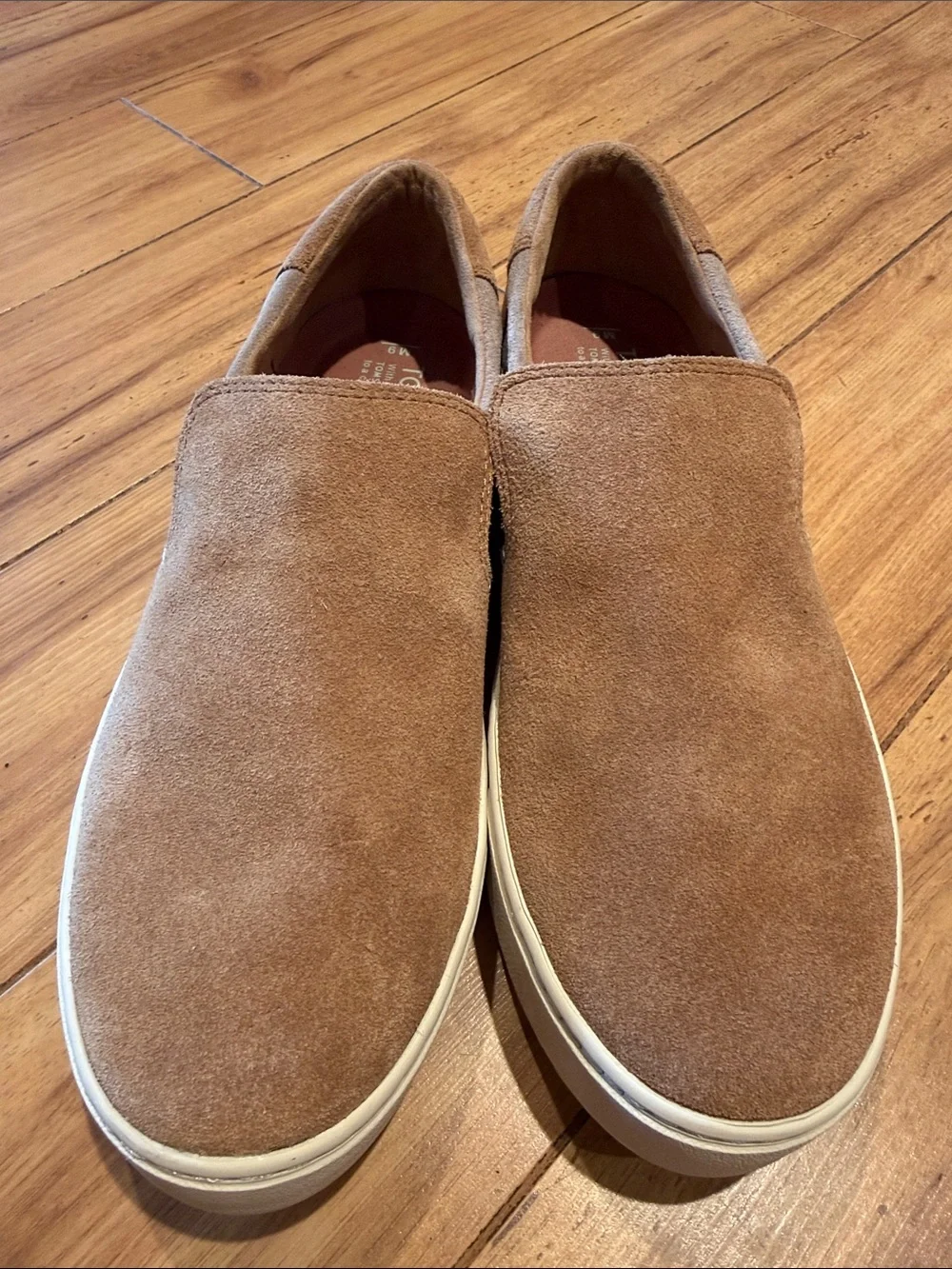 TOMS Men’s 9 Tan Camel Suede Slip-On Sneakers Casual Shoes NWOT